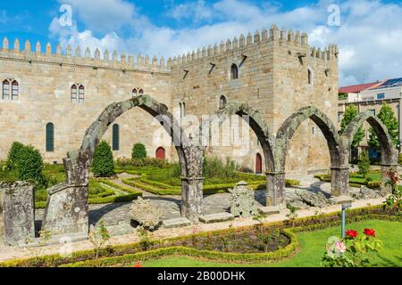 Santa Barbara garden near the walls of the Old Palace of the Archbishops, Braga, Minho, Portugal Stock Photo