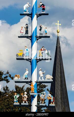 Maypole with guild sign, top of the bell tower of the neo-Gothic parish church of the Assumption of the Virgin Mary, Hague in Upper Bavaria, Upper Stock Photo