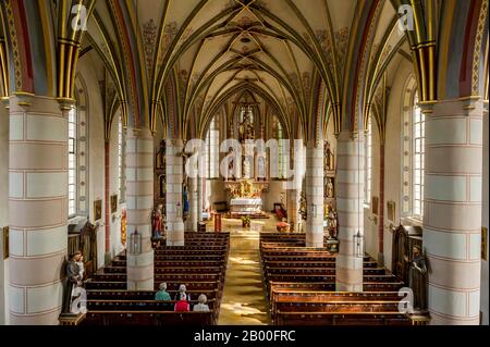 Interior, nave and choir with high altar by the Master of Rabenden, late gothic parish church St. Laurentius, Obing, Chiemgau, Upper Bavaria Stock Photo