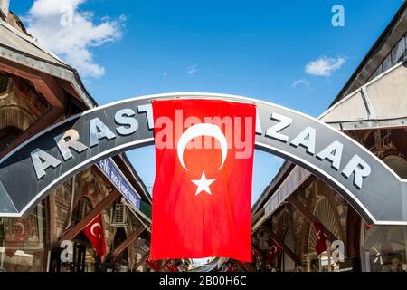 Arasta Bazaar its only one street there are many shops for sweets , gold, Crafts can buy as gifts. Place near to Blue Mosque and Restaurants in the Eu Stock Photo