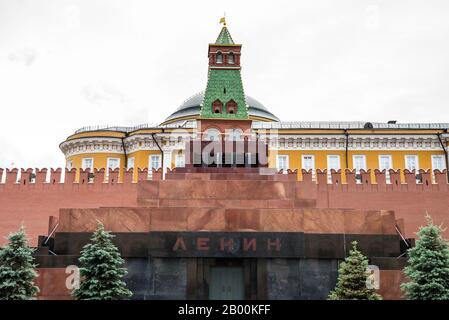 Lenin's Mausoleum, also known as Lenin's Tomb, situated in Red Square in the centre of Moscow, is a mausoleum that currently serves as the resting pla Stock Photo