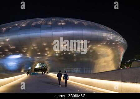 South Korea, Seoul: the Dongdaemun Design Plaza (DDP), designed by architect Zaha Hadi Stock Photo