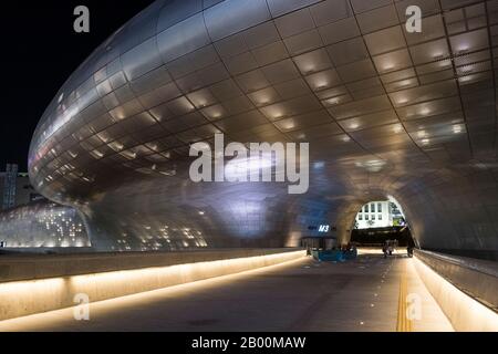 South Korea, Seoul: the Dongdaemun Design Plaza (DDP), designed by architect Zaha Hadi Stock Photo