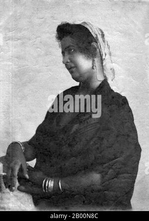 Algeria: Portrait of an Arab woman in Algiers Kasbah, late 19th century.  The Casbah (Al Qasbah, ‘the Citadel’), district of Algiers is founded on the ruins of old Icosium. It is a small city which, built on a hill, goes down towards the sea, divided between the High city and the Low city. There are houses and and mosques dating from the 17th century, as well as labyrinths of lanes and houses that are both picturesque and confusing to the outsider. Stock Photo