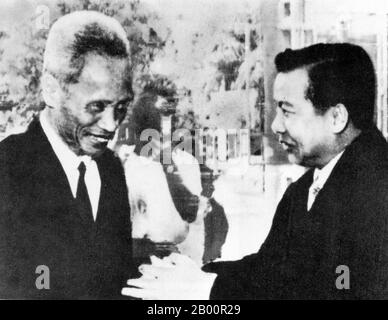 Cambodia: Norodom Sihanouk, King of Cambodia, with Pham Van Dong, Prime Minister of North Vietnam, Hanoi c. 1965.  Cambodia: Norodom Sihanouk, King of Cambodia from 1941 to 1955 and again from 1993 to 2004, with Pham Van Dong, Prime Minister of North Vietnam from 1955 through 1976, and was Prime Minister of reunified Vietnam from 1976 until he retired in 1987. Stock Photo