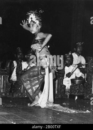 Indonesia: A legong dancer performs on the Island of Bali. Photo by Boy Lawson (1925-1992),1971 (Tropenmuseum, part of the National Museum of World Cultures, CC BY-SA 3.0 License).  Bali is home to most of Indonesia's small Hindu minority with some 92% of the island’s 4 million population adhering to Balinese Hinduism, while most of the remainder follow Islam.   Bali is the largest tourist destination in Indonesia, and is renowned for its highly developed arts, including traditional and modern dance, sculpture, painting, leatherwork, metalwork and music. Stock Photo