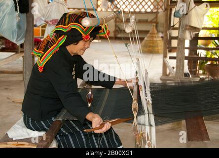 Thailand: A weaver of the 12th District Tai Dam Weaving Group, Ban