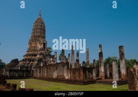 Thailand: Wat Phra Si Rattana Mahathat Chaliang, Si Satchanalai Historical Park.  Si Satchanalai was built between the 13th and 15th centuries and was an integral part of the Sukhothai Kingdom. It was usually administered by family members of the Kings of Sukhothai. Stock Photo