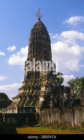 Thailand: Wat Phra Si Rattana Mahathat Chaliang, Si Satchanalai Historical Park.  Si Satchanalai was built between the 13th and 15th centuries and was an integral part of the Sukhothai Kingdom. It was usually administered by family members of the Kings of Sukhothai. Stock Photo