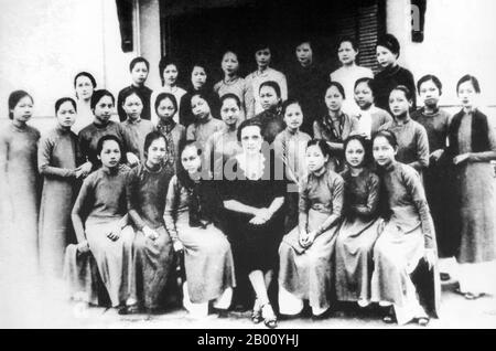 Vietnam: The first generation of female students at Dong Khanh High School in Hue (early 20th century).  Between 1802 and 1945, Hue was the imperial capital of the feudal Nguyen Dynasty, which dominated much of southern Vietnam. In 1775 when Trinh Sam captured it, it was known as Phu Xuan. In 1802, Nguyen Phuc Anh (later Emperor Gia Long) succeeded in establishing his control over the whole of Vietnam, thereby making Hue the national capital. The French administration placed the boy emperor Duy Tan on the throne in 1907, replacing his father Emperor Thanh Thai, who opposed French colonial rule Stock Photo