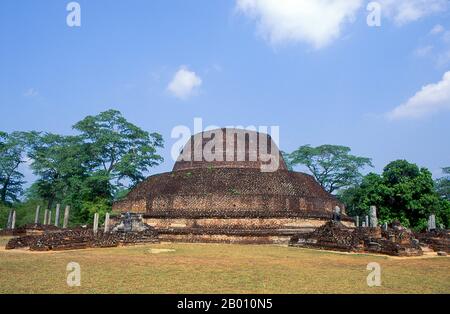 Sri Lanka: Pabula Vihara, Polonnaruwa.  The Pabula Vihara also known as the Parakrambahu Vihara dates from the time of King Parakramabahu the Great (1123 - 1186).  Polonnaruwa, the second most ancient of Sri Lanka's kingdoms, was first declared the capital city by King Vijayabahu I, who defeated the Chola invaders in 1070 CE to reunite the country under a national  leader. Stock Photo