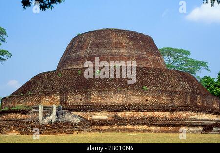 Sri Lanka: Pabula Vihara, Polonnaruwa.  The Pabula Vihara also known as the Parakrambahu Vihara dates from the time of King Parakramabahu the Great (1123 - 1186).  Polonnaruwa, the second most ancient of Sri Lanka's kingdoms, was first declared the capital city by King Vijayabahu I, who defeated the Chola invaders in 1070 CE to reunite the country under a national  leader. Stock Photo