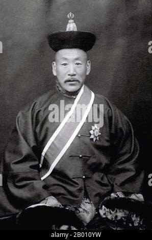 Mongolia: Jalkhanz Khutagt Sodnomyn Damdinbazar (1874–1923) was a high lamaist incarnation in northwestern Mongolia, and played a high-profile role in the country's independence movement.  The Jalkhanz Khutagt Sodnomyn Damdinbazar (1874–1923) was a high lamaist incarnation in northwestern Mongolia, and played a high-profile role in the country's independence movement. He served as Prime Minister twice: in 1921 in Baron Ungern's puppet government, and in 1922/23 under the MPRP. Damdinbazar was born in 1874 at Lake Oigon Nuur in the Nömrög district of present-day Zavkhan Aimag. Stock Photo