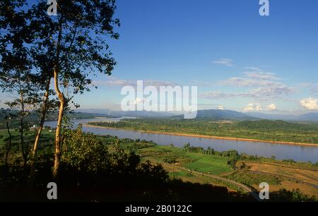 Thailand: The Mekong River near Chiang Saen, Chiang Rai Province, Northern Thailand.  The Mekong is the world's 10th-longest river and the 7th-longest in Asia. Its estimated length is 4,909 km (3,050 mi)  and it drains an area of 795,000 km2 (307,000 sq mi), discharging 475 km3 (114 cu mi) of water annually.  From the Tibetan Plateau the Mekong runs through China's Yunnan province, Burma, Laos, Thailand, Cambodia and Vietnam. Stock Photo