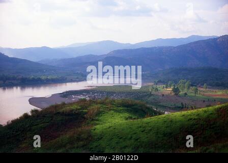 Thailand: Chiang Saen, Chiang Rai Province, Northern Thailand.  The Mekong is the world's 10th-longest river and the 7th-longest in Asia. Its estimated length is 4,909 km (3,050 mi)  and it drains an area of 795,000 km2 (307,000 sq mi), discharging 475 km3 (114 cu mi) of water annually.  From the Tibetan Plateau the Mekong runs through China's Yunnan province, Burma, Laos, Thailand, Cambodia and Vietnam. Stock Photo