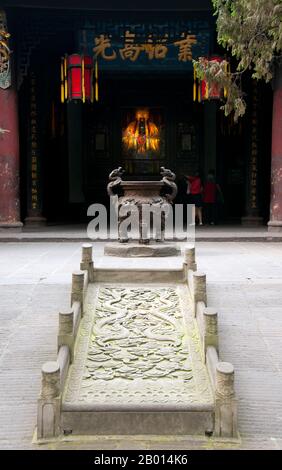 China: Liu Bei Palace, Wuhou Ci (Wuhou Ancestral or Memorial Hall),  Chengdu, Sichuan Province.  Liu Bei (161 – 21 June 223) was a warlord, military general and later as Emperor Zhaolie the founder of the state of Shu Han during the Three Kingdoms era of Chinese history. Despite having a later start than his rivals and lacking both the material resources and social status they commanded, Liu overcame his many defeats to carve out his own realm, which at its peak spanned modern day Sichuan, Guizhou, Hunan, part of Hubei and part of Gansu. Wuhou Ci is dedicated to Liu Bei and hero Zhuge Liang. Stock Photo