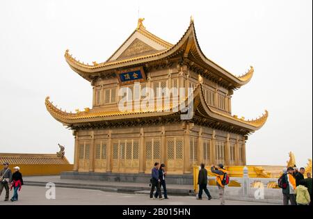 China: Huazang Temple, Golden Summit (Jin Ding), Emeishan (Mount Emei), Sichuan Province.  At 3,099 metres (10,167 ft), Mt. Emei is the highest of the Four Sacred Buddhist Mountains of China. The patron bodhisattva of Emei is Samantabhadra, known in Chinese as Puxian. 16th and 17th century sources allude to the practice of martial arts in the monasteries of Mount Emei. Stock Photo