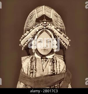China/ Tibet: A Tibetan lhacham or princess in traditional clothing by Sarat Chandra Das (18 Jule 1849 - 5 January 1917), c. 1879.  An early photograph by Sarat Chandra Das of a Tibetan priness (lhacham) wearing traditional clothing, heavy jewellery and a very elaborate headdress. Stock Photo