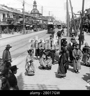 Japan: A street scene in Tokyo's Ginza District, 1904.  Ginza is a district of Chūō, Tokyo, located south of Yaesu and Kyōbashi, west of Tsukiji, east of Yūrakuchō and Uchisaiwaichō, and north of Shinbashi. Stock Photo