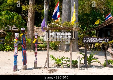 Thailand: Moken (Sea Gypsy) totems, Moken Village, Ko Surin Tai, Surin Islands Marine National Park  The ‘Sea Gypsies’ or Moken of the Andaman Sea, known in Thai as chao thalae or ‘people of the sea’, are divided into three groups. They number between 4,000 and 5,000, they live only on the coast, either in huts by the shore, or on craft that ply the coastal waters from the Mergui Archipelago in Burma to the Tarutao Islands in Southern Thailand. Stock Photo
