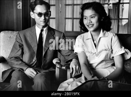 Thailand: King Bhumibol Adulyadej (5 December 1927 - 13 October 2016) with Queen Sirikit, c. 1950.  HM King Bhumibol Adulyadej (Royal Institute: Phumiphon Adunyadet), also known as Rama IX, was the ninth King of Thailand from the House of Chakri. He reigned from 1946 to 2016, and was one of the world's longest-serving heads of state and the longest-reigning monarch in Thai history, as well as the third-longest reigning monarch in world history.  He is pictured here with his wife, HM Queen Sirikit, born Mom Rajawongse Sirikit Kitiyakara on August 12, 1932. They were married on 28 April, 1950. Stock Photo
