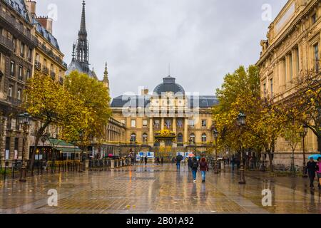 Pedestrian with umbrella in rainy Paris Stock Photo - Alamy