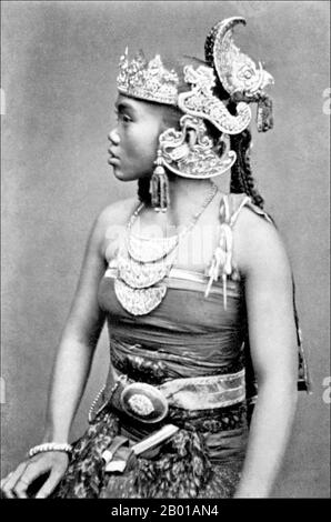 Indonesia: A Javanese srimpi dancer at the court of the Sultan of Surakarta (Solo) in central Java, c. 1904.  Javanese dance comprises the dances and art forms created and influenced by Javanese culture. Javanese dance is usually associated with courtly, refined and sophisticated culture of the Javanese kratons, such as the Bedhaya and Srimpi dance. However, in a wider sense, Javanese dance also includes the dances of Javanese commoners and villagers such as Ronggeng, Tayub, Reog, and Kuda Lumping. Stock Photo