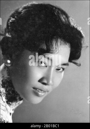 Vietnam: Portrait of a young Vietnamese woman in Saigon, c. 1960s.  Photograph of an attractive unknown young woman in Saigon in the 1960s wearing an ao dai and with a 1960s hairstyle. Stock Photo