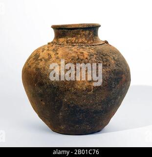 Vietnam/Champa: Brown stoneware Cham pot with ash glaze, c. 7th-8th century CE.  The kingdom of Champa (Campadesa or nagara Campa, Chăm Pa in Vietnamese, 占城 Chiêm Thành in Hán Việt and Zhàn chéng in Chinese records) was an Indianized kingdom that controlled much of southern and central Vietnam from approximately the 7th century through to 1832.  Champa reached its apogee in the 9th and 10th centuries. Then began a gradual decline under pressure from Đại Việt, the Vietnamese polity centered in the region of modern Hanoi. In 1471, Viet troops sacked the northern Cham capital of Vijaya. Stock Photo