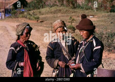 Thailand: Lahu women in northern Thailand. The Lahu (Ladhulsi or ...