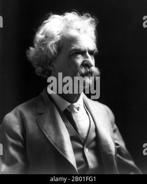 USA: Samuel Langhorne Clemens (30 November 1835 - 21 April 1910), aka Mark Twain, American writer, traveller and humourist. Photo by A.F. Bradley (fl. 20th century), 1907.  Samuel Langhorne Clemens, better known by his pen name Mark Twain, was an American author and humourist. He is most noted for his novels, The Adventures of Tom Sawyer (1876), and its sequel, Adventures of Huckleberry Finn (1885), the latter often called 'the Great American Novel'.  Twain grew up in Hannibal, Missouri, which would later provide the setting for Huckleberry Finn and Tom Sawyer. He apprenticed with a printer. Stock Photo