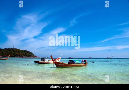Sometimes two boats hi-res stock photography and images - Alamy