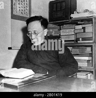 China: Guo Morou (16 November 1892 - 12 June 1978), Chinese writer, historian and intellectual, in Chongqing, 1941.  Guo Moruo, originally named Guo Kaizhen and courtesy name Dingtang (鼎堂), was a Chinese author, poet, historian, archaeologist and government official from Sichuan, China. Stock Photo