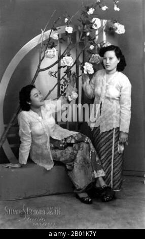 Singapore/Malaysia: Two young Nyonya women posing in a photo studio, early 20th century.  Peranakan Chinese and Baba-Nyonya are terms used for the descendants of late 15th and 16th-century Chinese immigrants to the Malay-Indonesian archipelago of Nusantara during the Colonial era.  Members of this community in Malaysia identify themselves as 'Nyonya-Baba' or 'Baba-Nyonya'. Nyonya is the term for the females and Baba for males. It applies especially to the ethnic Chinese populations of the British Straits Settlements of Malaya and the Dutch-controlled island of Java and other locations. Stock Photo