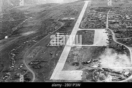 Khe Sanh Airport - 1968 Stock Photo - Alamy