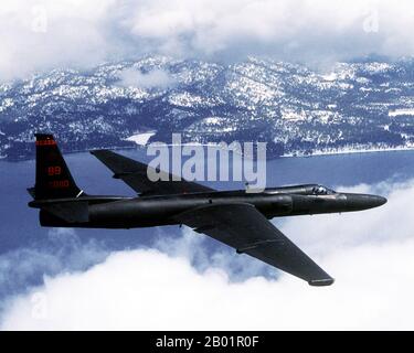 USA: A Lockheed U-2 reconnaissance aircraft or spy plane. Photo by Master Sgt. Rose Reynolds, Beale Air Force Base, California, June 1996.  The Lockheed U-2, nicknamed 'Dragon Lady', is a single-engine, very high-altitude reconnaissance aircraft operated by the United States Air Force (USAF) and previously flown by the Central Intelligence Agency (CIA). It provides day and night, very high-altitude (70,000 feet/21,000 metres), all-weather intelligence gathering. The aircraft is also used for electronic sensor research and development, satellite calibration and satellite data validation. Stock Photo