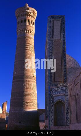 Uzbekistan: The Kalyan/Kalon Minaret also known as the 'Minaret of Death' at sunset, Bukhara.  The Kalyan minaret or Minâra-i Kalân (Pesian/Tajik for the 'Grand Minaret') is part of the Po-i-Kalyan mosque complex and was designed by Bako and built by the Qarakhanid ruler Arslan Khan in 1127.  The minaret is made in the form of a circular-pillar brick tower, narrowing upwards, with a diameter of 9m (30ft) at the bottom, 6m (20ft) at the top and a height of 46m (150ft) high.  The minaret is also known as the 'Tower of Death', as for centuries criminals were executed by being tossed off the top. Stock Photo