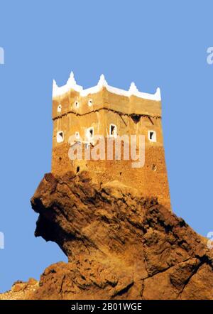 Yemen: Al-Ghowaizi Fort, Mukalla, Hadramawt. A fortified tower dating in its present form from the Ghaithi Period, late 19th century.  Al-Ghowaizi Fort, Tower or Castle (Husn Al-Alghwayzi) is located on the western outskirts of Al Mukalla (Al Mukallā), the main sea port and the capital city of the Hadramaut coastal region of Yemen in the southern part of Arabia on the Gulf of Aden close to the Arabian Sea.  It is located 480 km (300 mi) east of Aden and is the most important port in the Governorate of Hadramaut, the largest governorate in South Arabia. Stock Photo