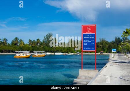 Asia's smallest and least-known nation, the Republic of Maldives, lies scattered from north to south across a 750-kilometre sweep of the Indian Ocean 500 kilometres south-west of Sri Lanka. More than 1000 islands, together with innumerable banks and reefs, are grouped in a chain of nineteen atolls which extends from a point due west of Colombo to just south of the equator.  The atolls, formed of great rings of coral based on the submarine Laccadive-Chagos ridge, vary greatly in size. Some are only a few kilometres square, but in the far south the great atoll of Suvadiva is sixty-five kilometre Stock Photo