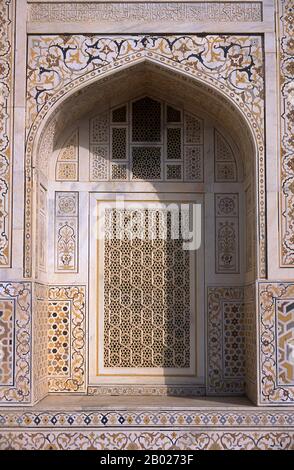 Mahal Window Design LATTICE WINDOW, AT THE TAJ MAHAL,THE TAJ MAHAL, AGRA, INDIA, ASIA Stock ...