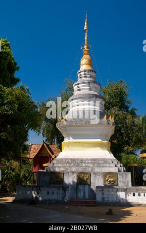 Wat Puttha En (วัดพุทธเอ้น) is a typically northern Thai-style temple, established in 1868. It is chiefly remarkable for its small, wooden bot nam (โบสถ์น้ำ) or ordination hall, built atop pillars in the centre of a square lotus pond. Such ‘water chapels’ are rare across Thailand. The newly renovated viharn is attractive but unremarkable, but behind, on etiolated red wooden piles, stands a northern-style ho trai (scripture library), decorated with red and gold lai kram patterns.  Tucked away in a narrow valley, Mae Chaem (แม่แจ่ม) must rank as one of the least accessible corners of Chiang Mai. Stock Photo