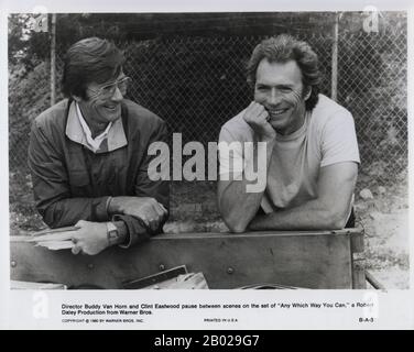 ANY WHICH WAY YOU CAN (ON SET) (1980) BUDDY VAN HORN (DIRECTOR)  CLINT EASTWOOD  WARNER BROS/MOVIESTORE COLLECTION LTD Stock Photo