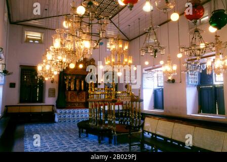 Synagouges In India India: Interior of the Paradesi Synagogue (aka Cochin Jewish Synagogue ...