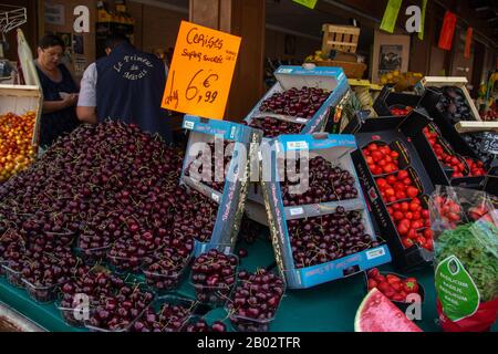 Cherries for sale in Le Marais, Paris Stock Photo