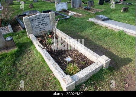 Oxford, England, UK. February 7th 2020  The final resting place of John Ronald Reuel Tolkien (1892–1973) and Edith Mary Tolkien (1889-1971) Stock Photo