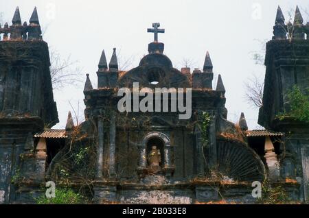 Construction of the Church of St. Anne began in 1577 by Monsignor Francisco de Rego (1681–1689). It was completed in 1695, by his successor, Rev. Fr. Antonio Francisco da Cunha.  Under King Manuel I, the Portuguese set up a government in India in 1505, six years after the discovery of a sea route to Calicut in southwest India by Vasco da Gama. The Portuguese originally based their administration in Kochi, or Cochin, in Kerala, but in 1510 moved to Goa. Until 1752, the ‘State of India’ included all Portuguese possessions in the Indian Ocean, from southern Africa to Southeast Asia, governed by e Stock Photo