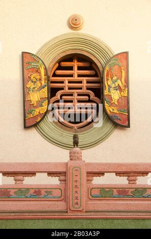 Wat Pho Maen Khunaram is a Mahayana Buddhist temple built in 1959. It mixes Thai, Chinese and Tibetan architectural styles. Stock Photo