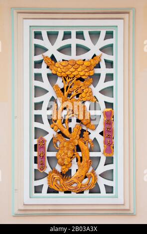 Wat Pho Maen Khunaram is a Mahayana Buddhist temple built in 1959. It mixes Thai, Chinese and Tibetan architectural styles. Stock Photo