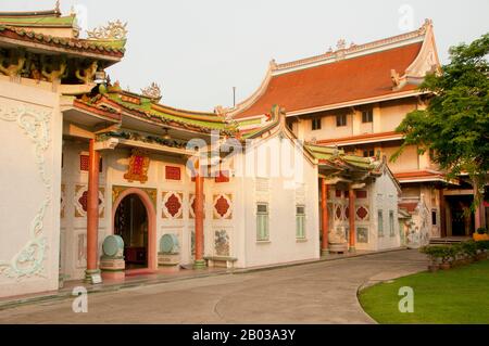 Wat Pho Maen Khunaram is a Mahayana Buddhist temple built in 1959. It mixes Thai, Chinese and Tibetan architectural styles. Stock Photo