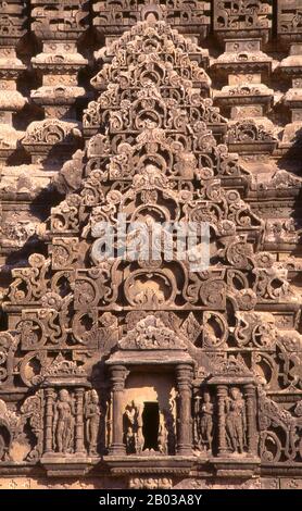 The Shiv Mandir at Kera was built during the reign of the Chaulukya dynasty (Solankis) in the later part of the 10th Century (9th to 11th century) and is dedicated to Shiva. The temple has been subjected to severe earthquake damage during the earthquake of 1819 and the Bhuj earthquake of 2001.  Kutch (often spelled Kachch) is the northwestern part of the Indian state of Gujarat, divided from the main part of the state by the Arabian Sea and a stretch of salt marshes. To its north lies the Pakistani province of Sind. The name Kutch is said to be derived from the Kachelas, a sub-caste of the loh Stock Photo